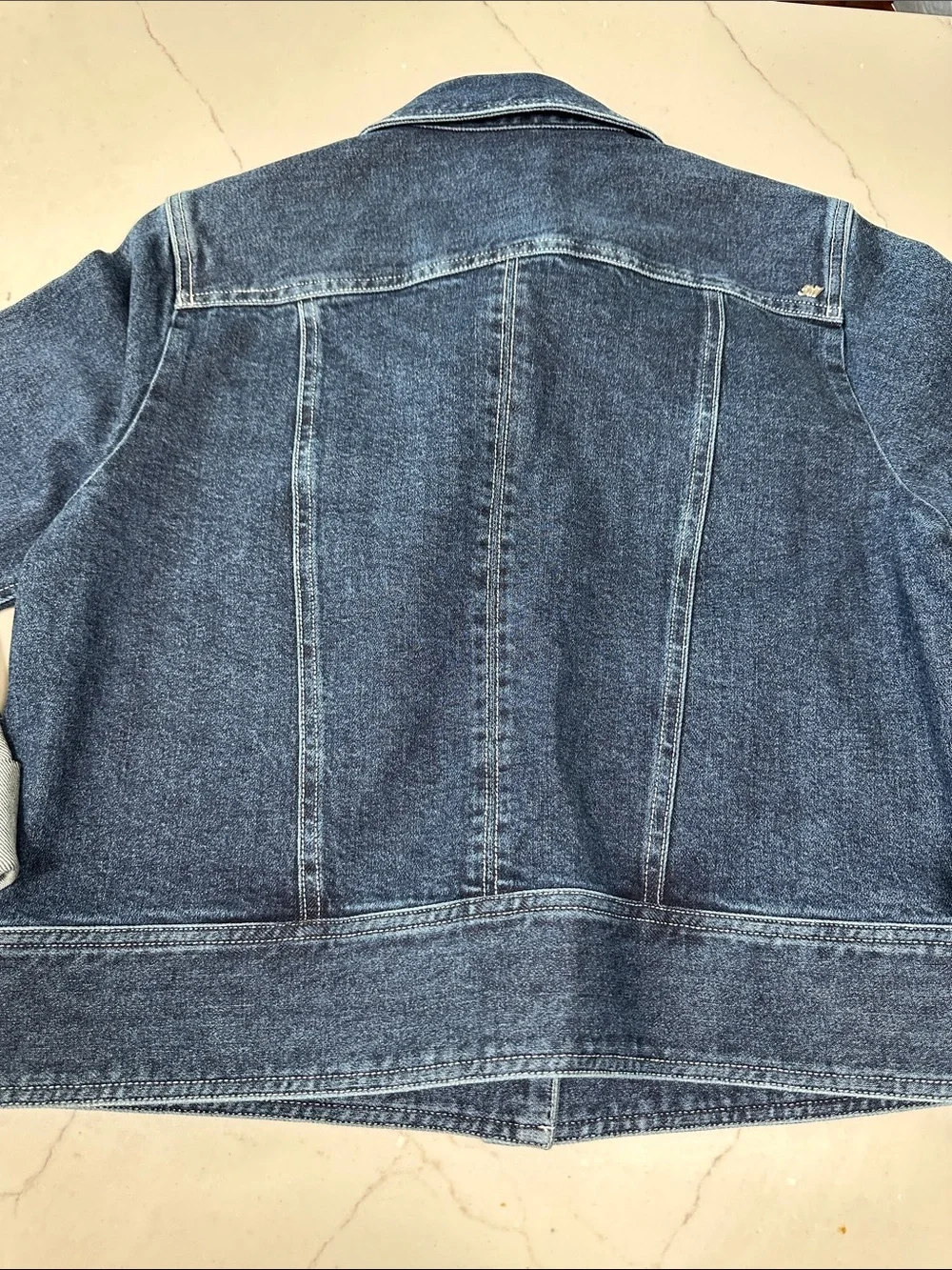 cinq a sept Denim Label Tag on Dark Blue Fabric - Picture 5 of 6